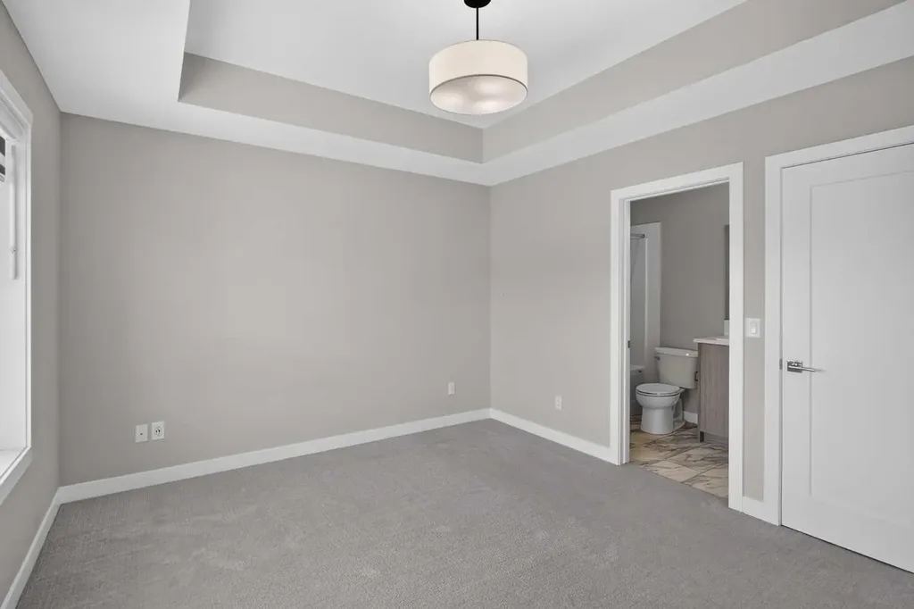 204 Chelsea Manor Chestermere AB T1X 2P5