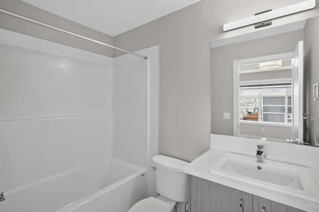 204 Chelsea Manor Chestermere AB T1X 2P5
