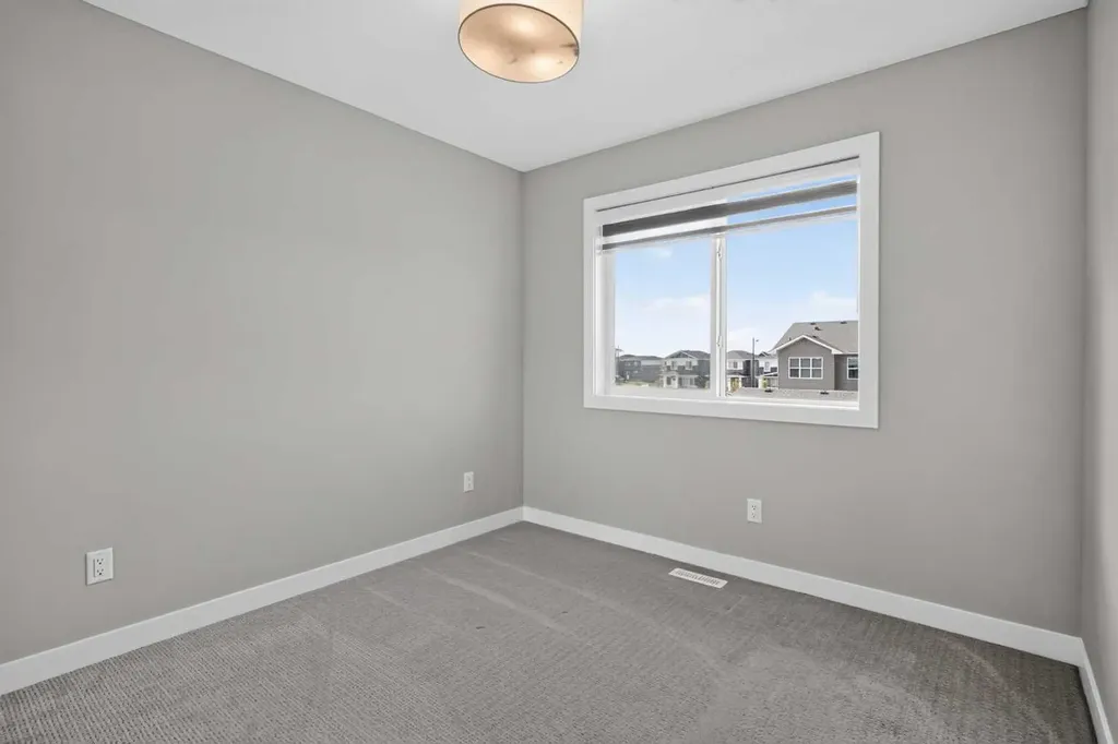 204 Chelsea Manor Chestermere AB T1X 2P5