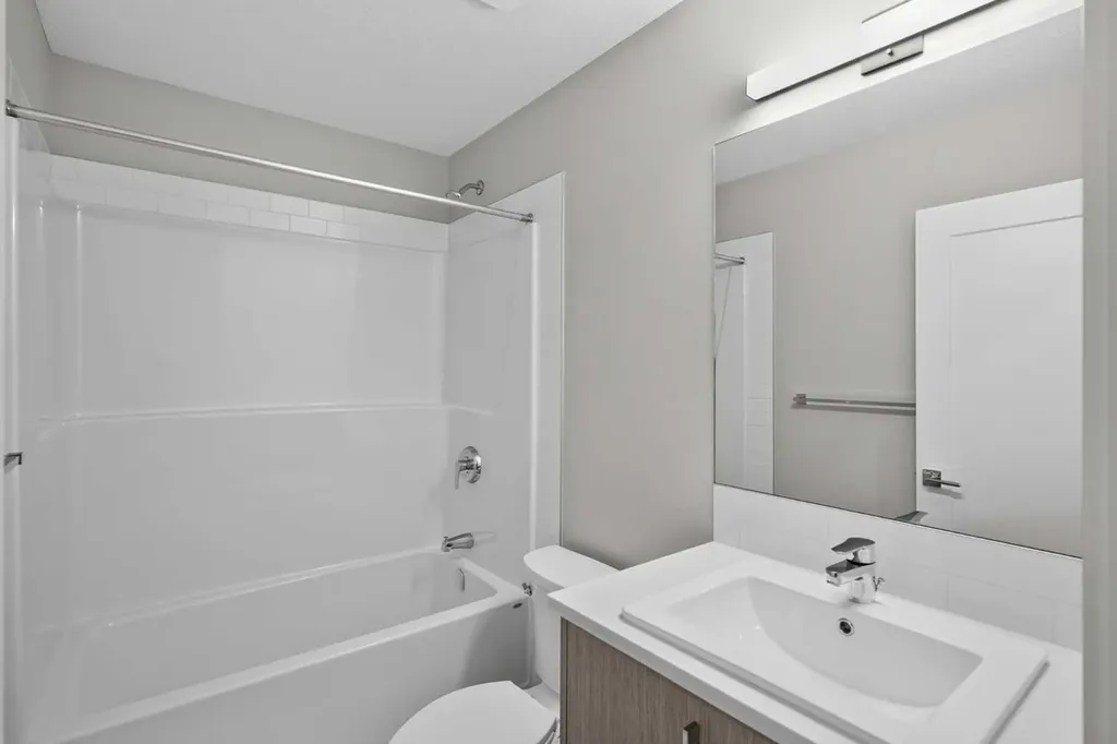 204 Chelsea Manor Chestermere AB T1X 2P5