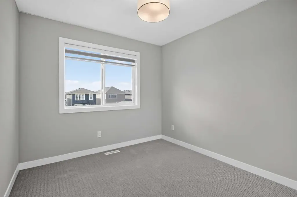 204 Chelsea Manor Chestermere AB T1X 2P5