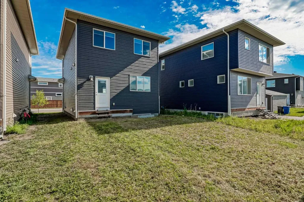 204 Chelsea Manor Chestermere AB T1X 2P5