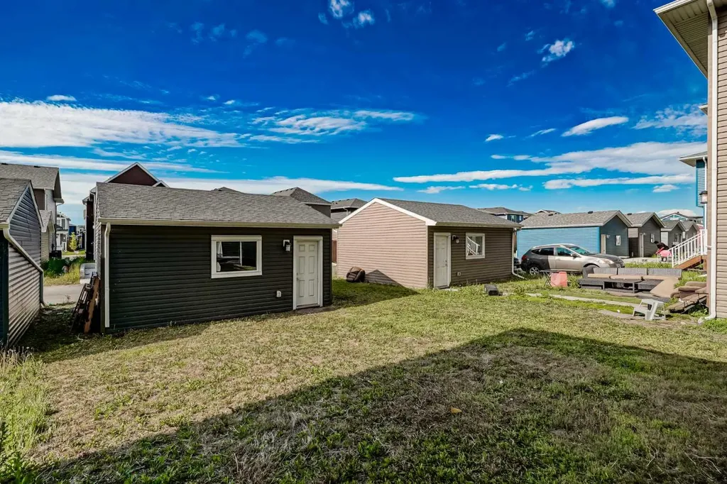 204 Chelsea Manor Chestermere AB T1X 2P5