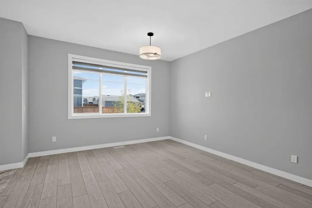 204 Chelsea Manor Chestermere AB T1X 2P5