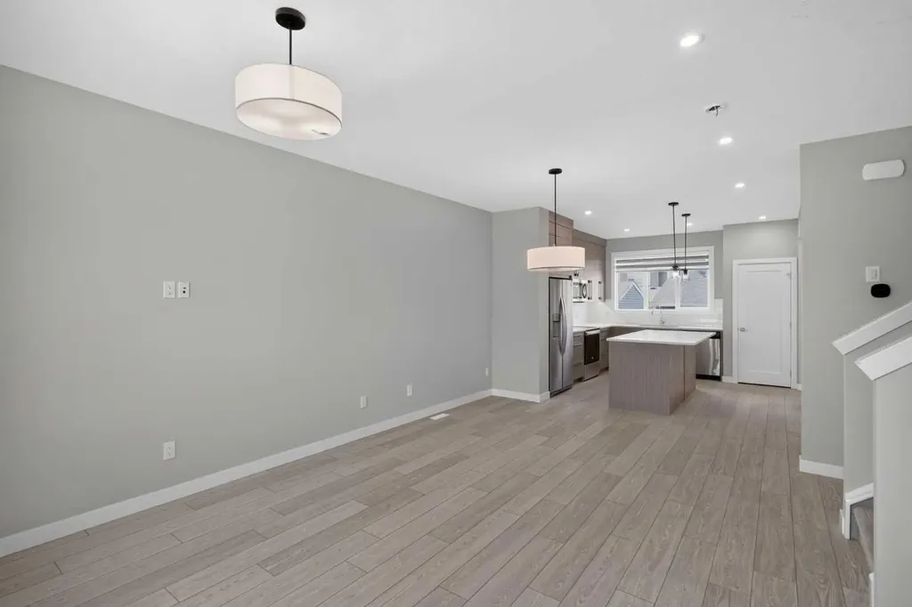 204 Chelsea Manor Chestermere AB T1X 2P5