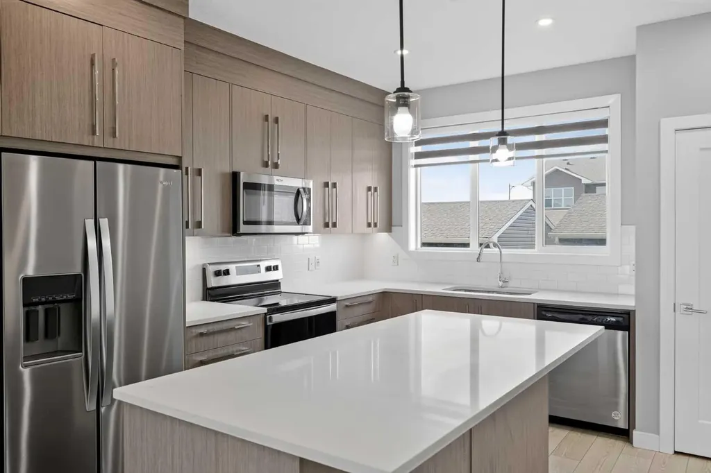 204 Chelsea Manor Chestermere AB T1X 2P5