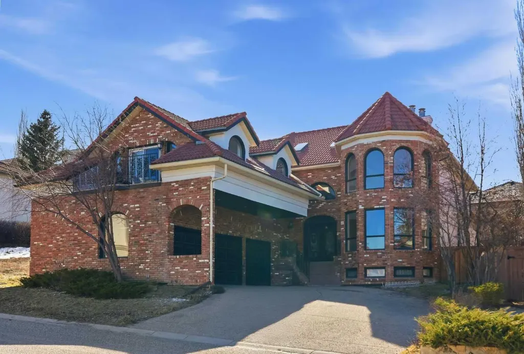 91 Patterson Crescent SW Calgary AB T3J 2B9