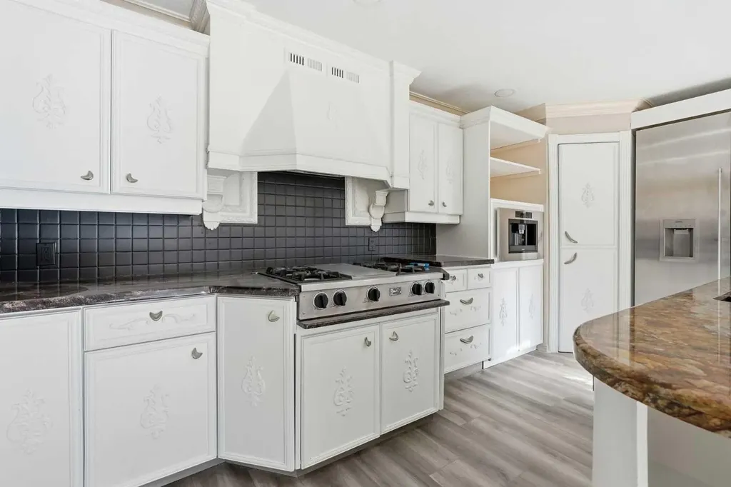 91 Patterson Crescent SW Calgary AB T3J 2B9