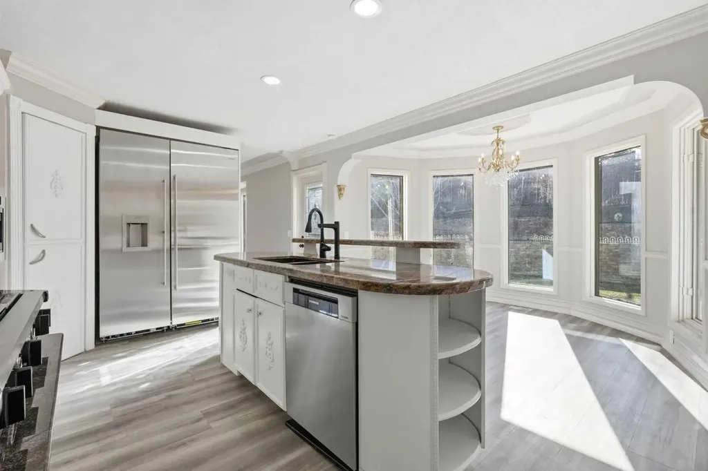 91 Patterson Crescent SW Calgary AB T3J 2B9