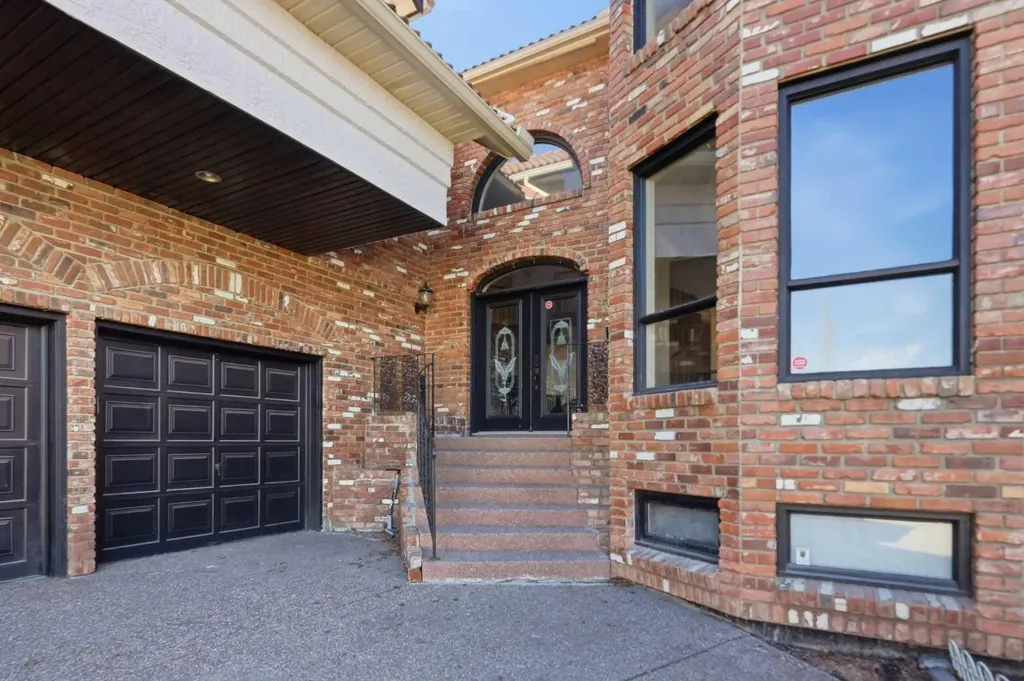 91 Patterson Crescent SW Calgary AB T3J 2B9