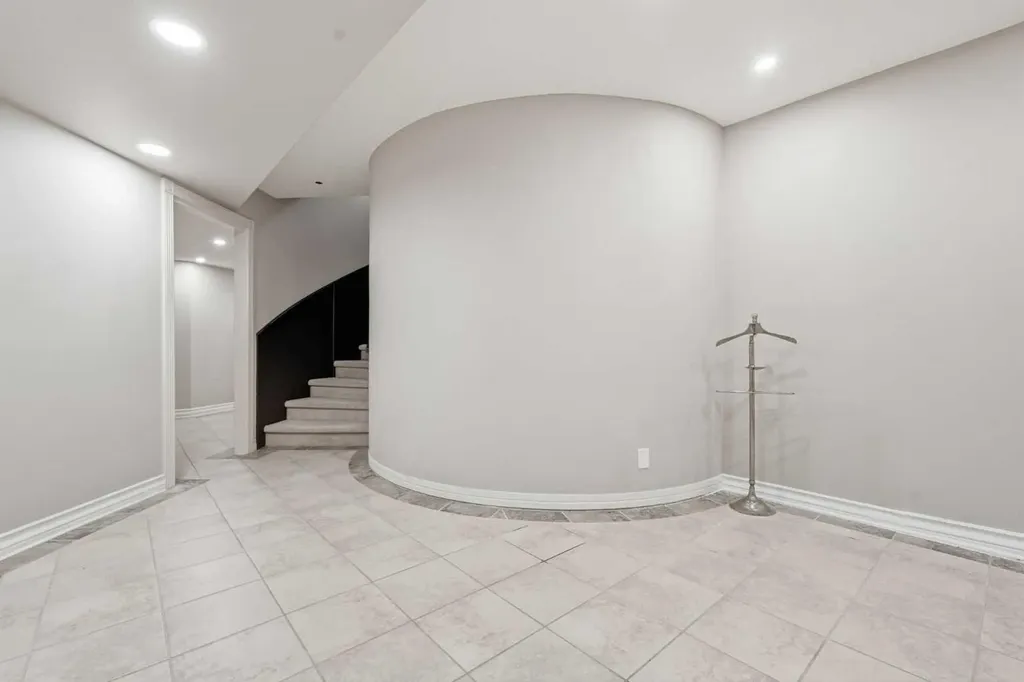 91 Patterson Crescent SW Calgary AB T3J 2B9