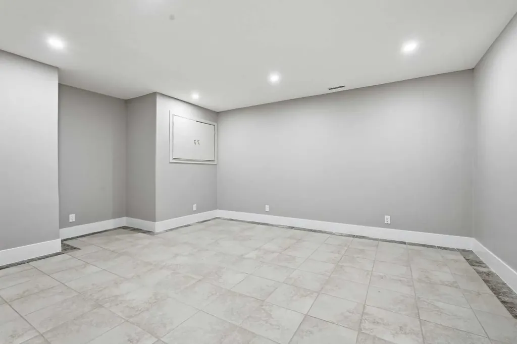 91 Patterson Crescent SW Calgary AB T3J 2B9