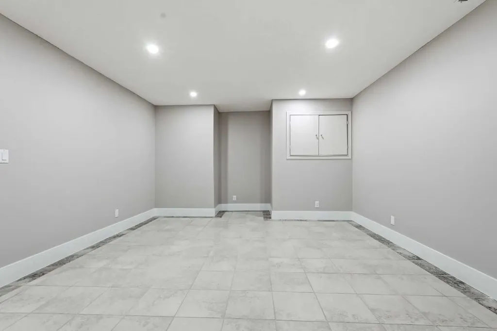 91 Patterson Crescent SW Calgary AB T3J 2B9