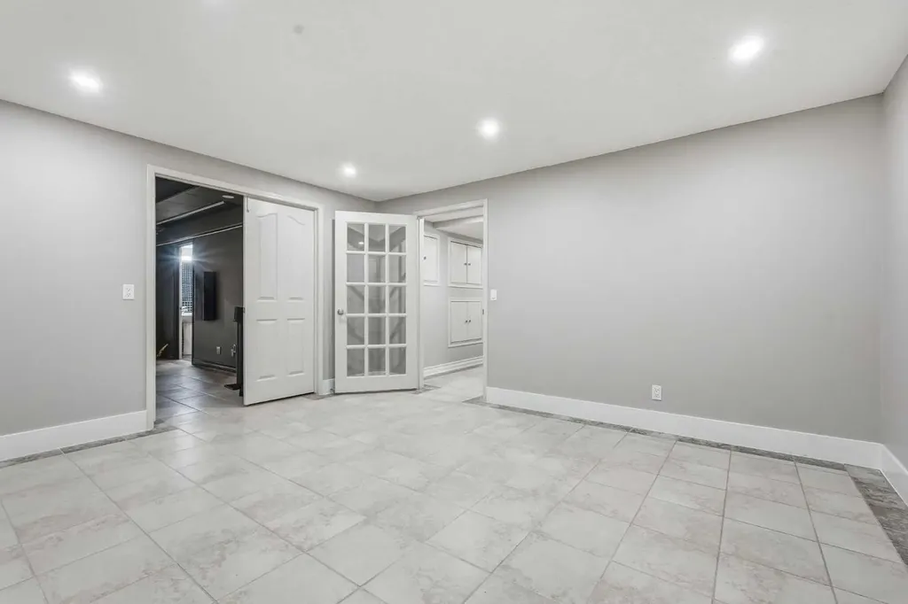 91 Patterson Crescent SW Calgary AB T3J 2B9