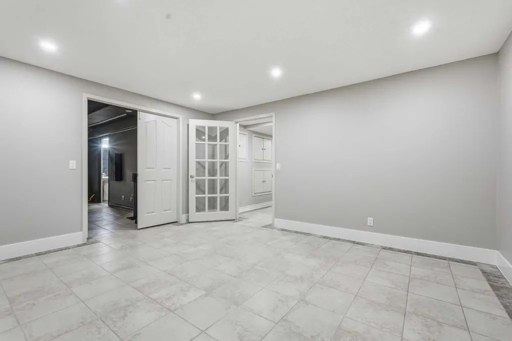 91 Patterson Crescent SW Calgary AB T3J 2B9