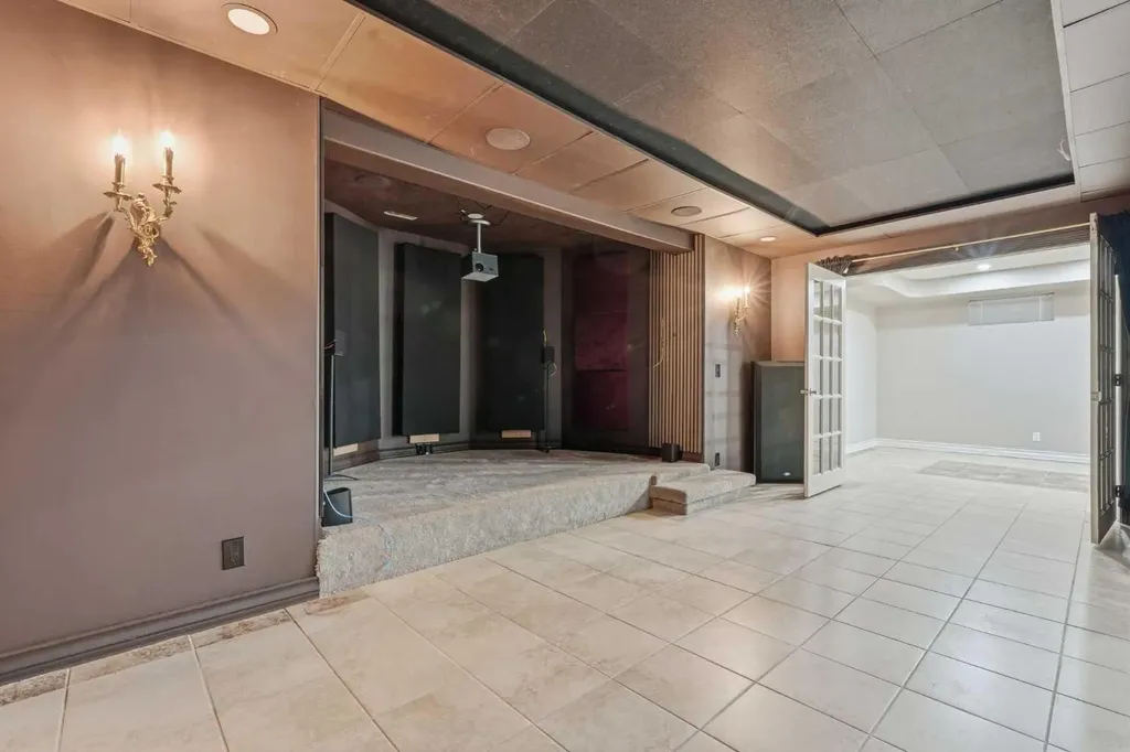 91 Patterson Crescent SW Calgary AB T3J 2B9