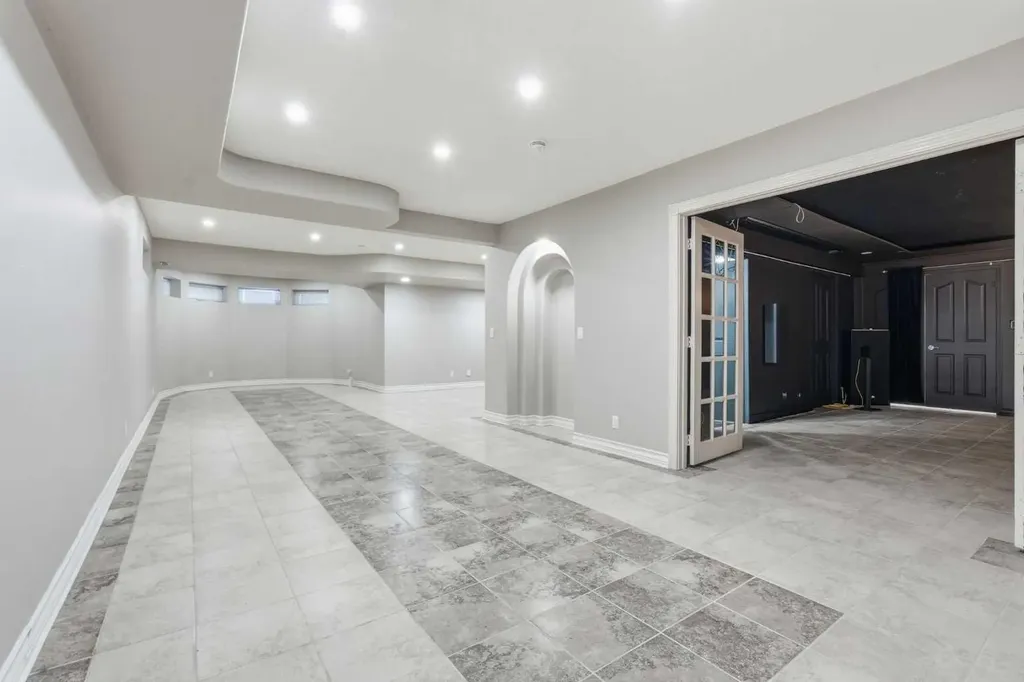 91 Patterson Crescent SW Calgary AB T3J 2B9