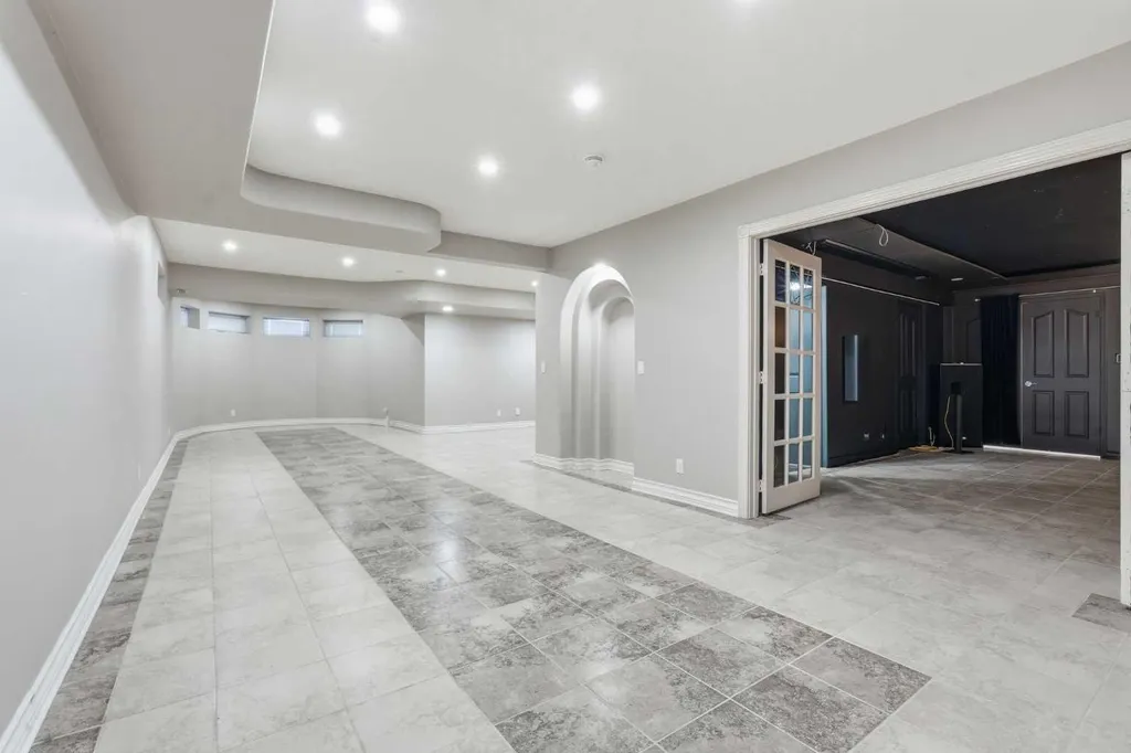 91 Patterson Crescent SW Calgary AB T3J 2B9