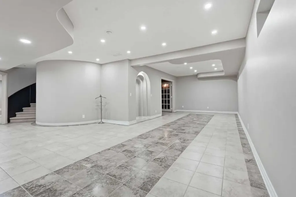 91 Patterson Crescent SW Calgary AB T3J 2B9