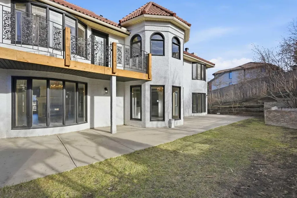 91 Patterson Crescent SW Calgary AB T3J 2B9