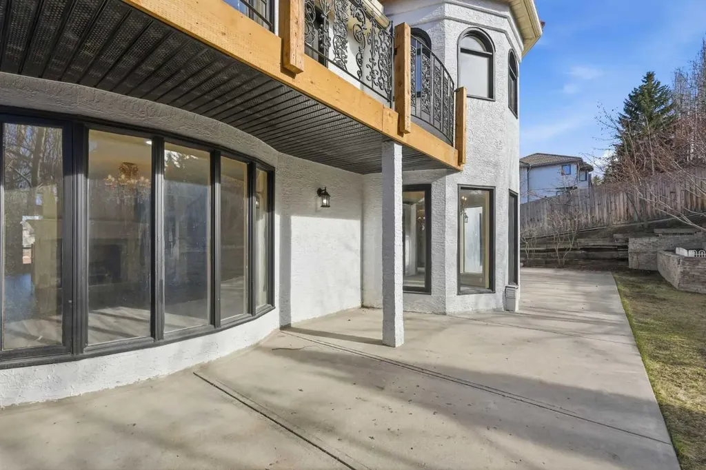 91 Patterson Crescent SW Calgary AB T3J 2B9