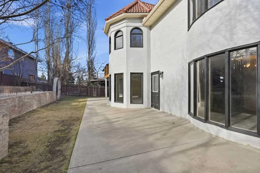 91 Patterson Crescent SW Calgary AB T3J 2B9