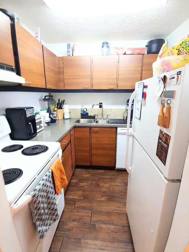1915 26 Street SW Calgary AB T3E 2A2