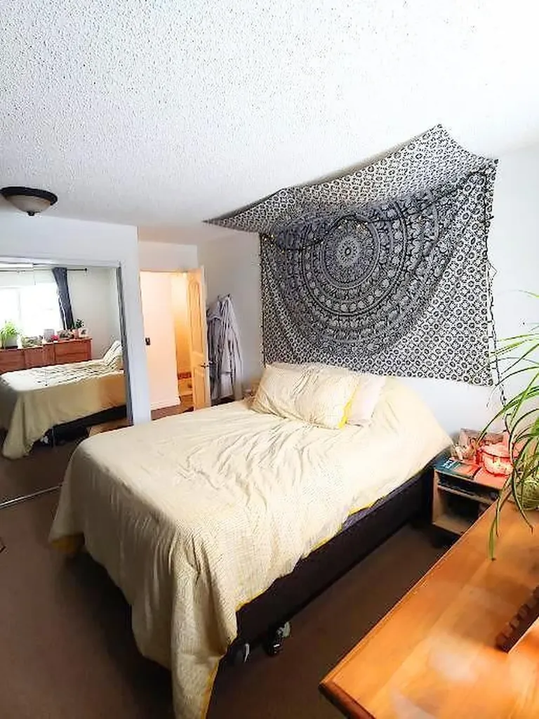 1915 26 Street SW Calgary AB T3E 2A2
