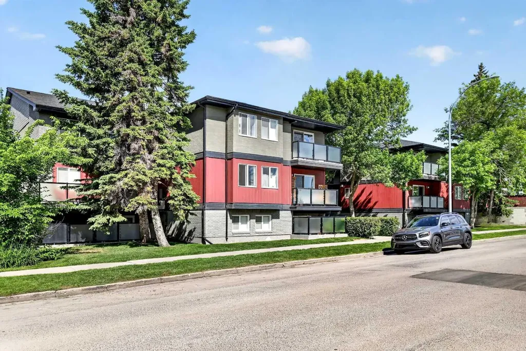 1915 26 Street SW Calgary AB T3E 2A2