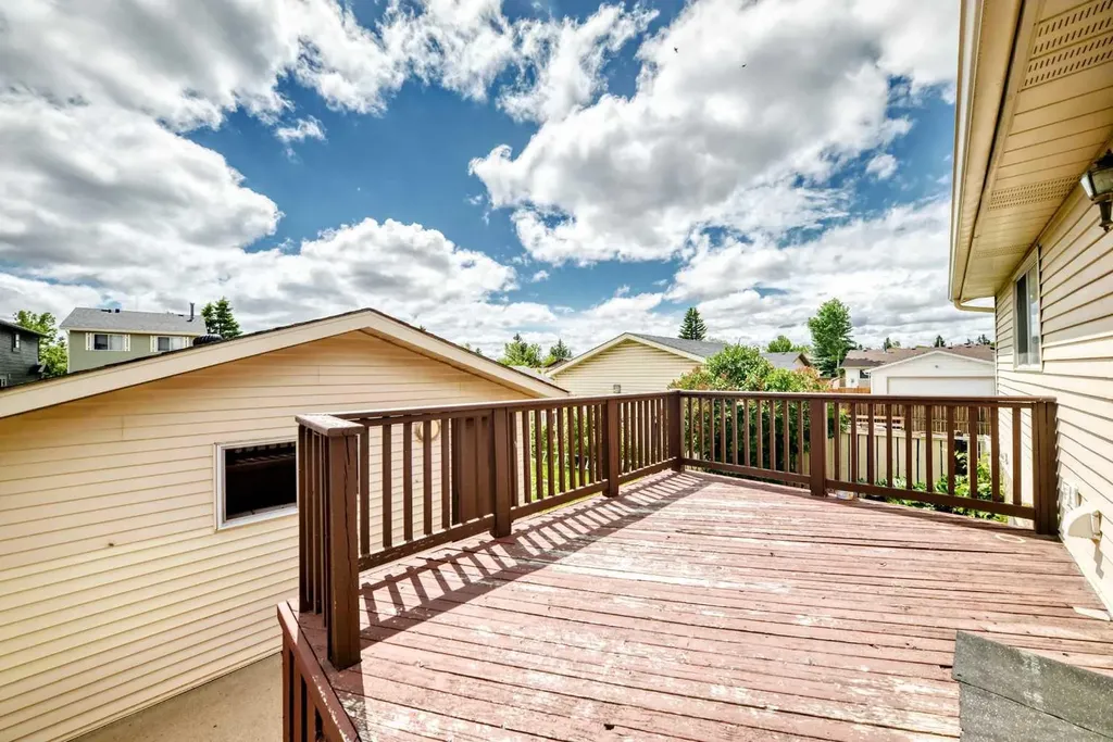 79 Castledale Way NE Calgary AB T3J 1X6