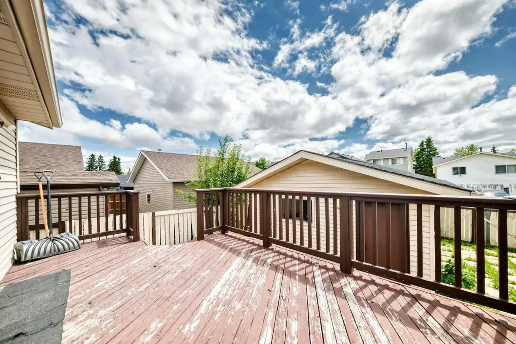 79 Castledale Way NE Calgary AB T3J 1X6