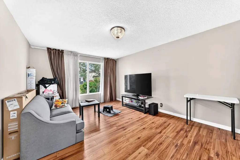 79 Castledale Way NE Calgary AB T3J 1X6