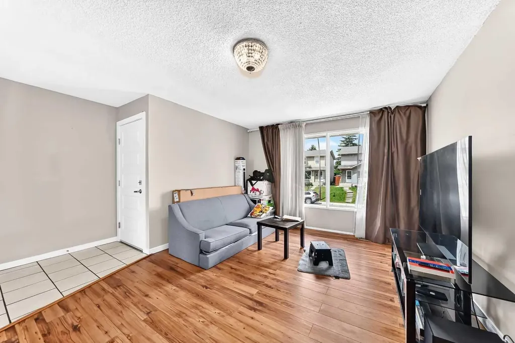 79 Castledale Way NE Calgary AB T3J 1X6