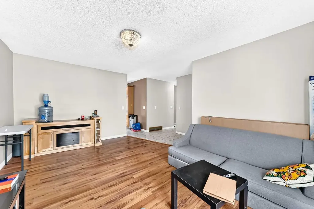 79 Castledale Way NE Calgary AB T3J 1X6