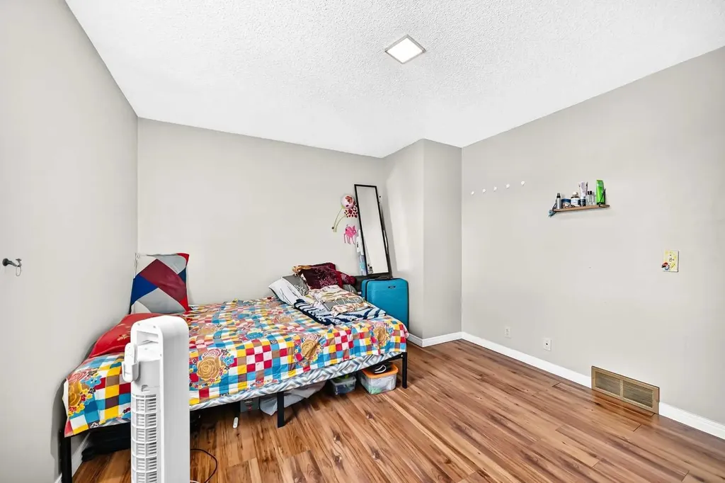 79 Castledale Way NE Calgary AB T3J 1X6