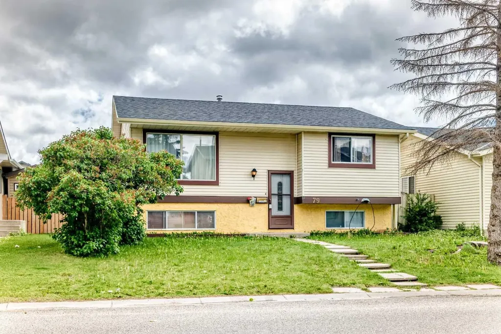79 Castledale Way NE Calgary AB T3J 1X6
