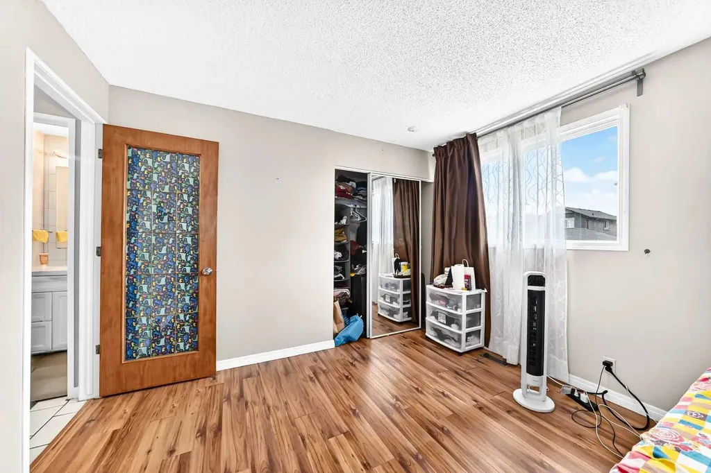 79 Castledale Way NE Calgary AB T3J 1X6