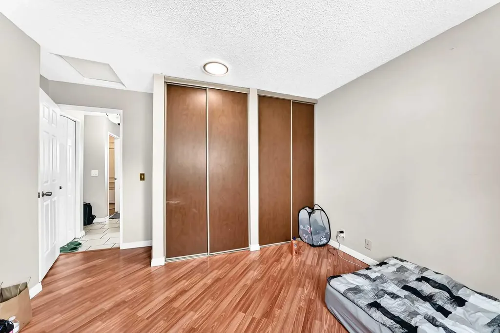 79 Castledale Way NE Calgary AB T3J 1X6