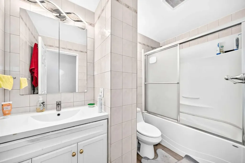 79 Castledale Way NE Calgary AB T3J 1X6