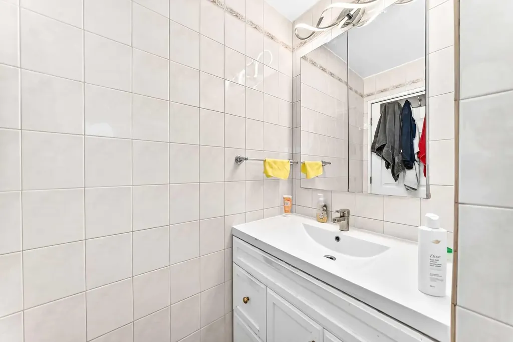 79 Castledale Way NE Calgary AB T3J 1X6