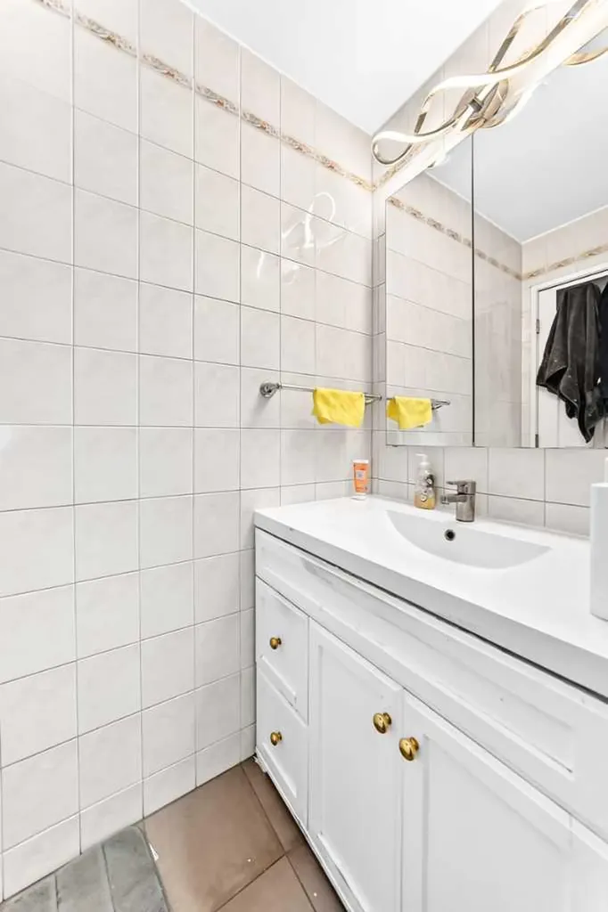 79 Castledale Way NE Calgary AB T3J 1X6