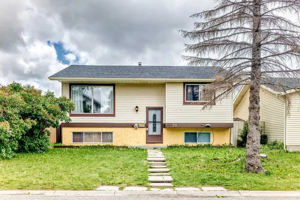 79 Castledale Way NE Calgary AB T3J 1X6