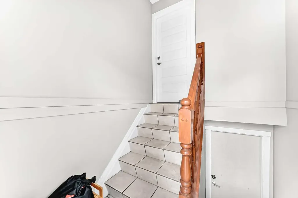 79 Castledale Way NE Calgary AB T3J 1X6