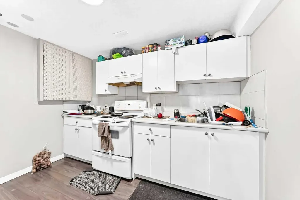 79 Castledale Way NE Calgary AB T3J 1X6