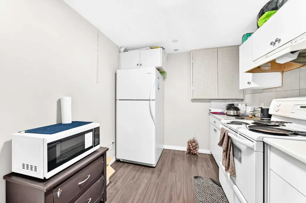 79 Castledale Way NE Calgary AB T3J 1X6
