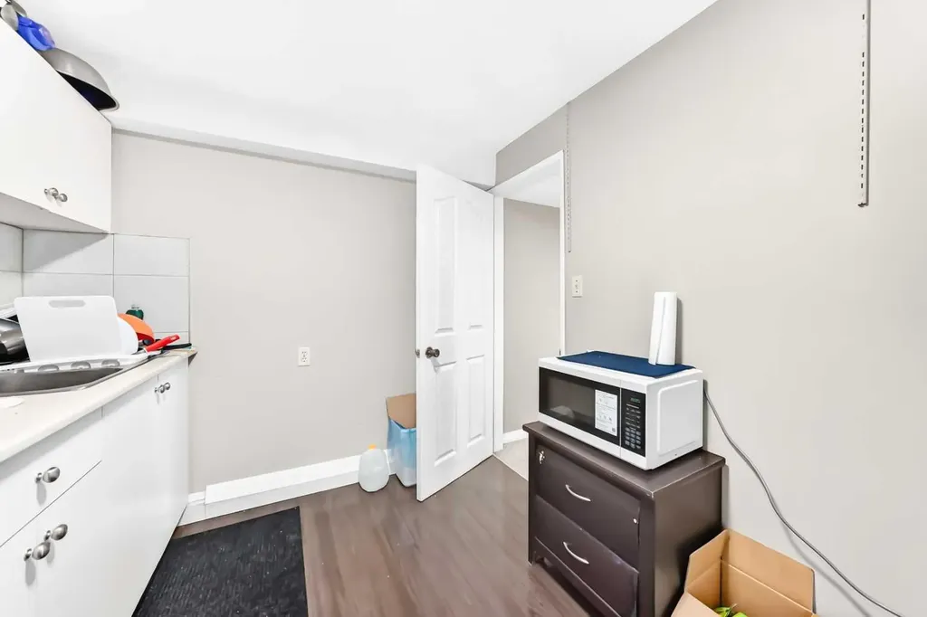 79 Castledale Way NE Calgary AB T3J 1X6