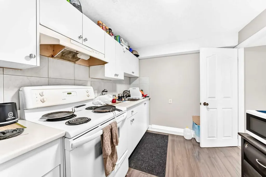 79 Castledale Way NE Calgary AB T3J 1X6