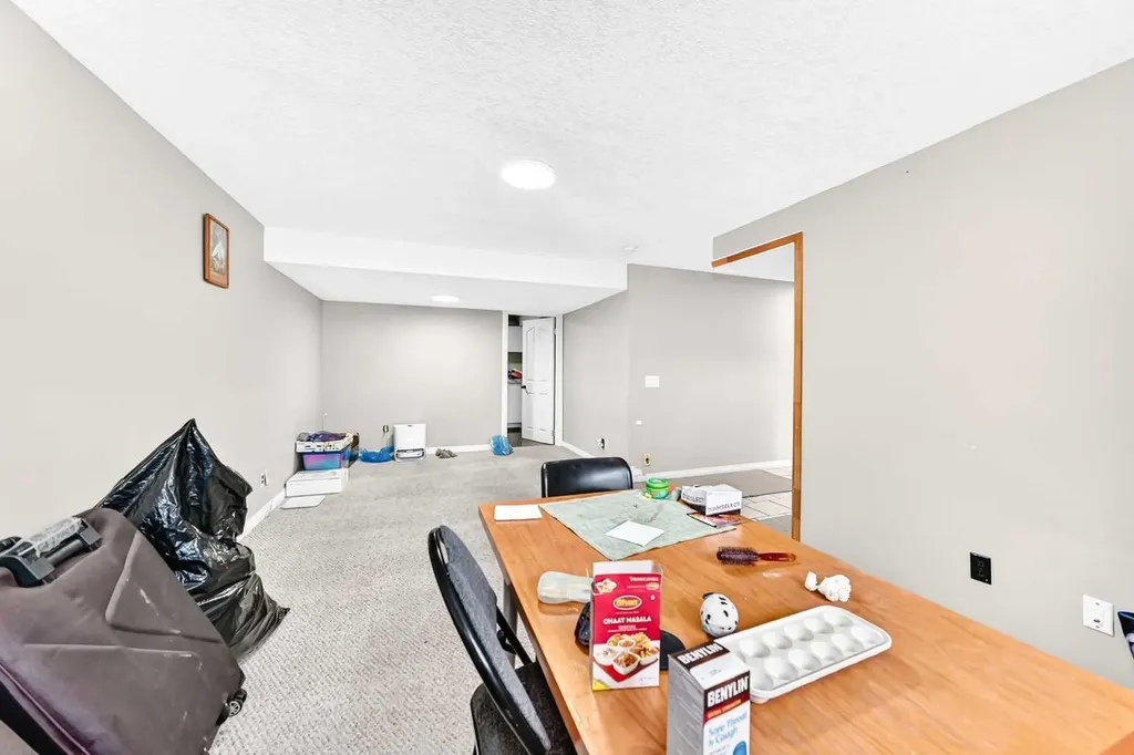 79 Castledale Way NE Calgary AB T3J 1X6
