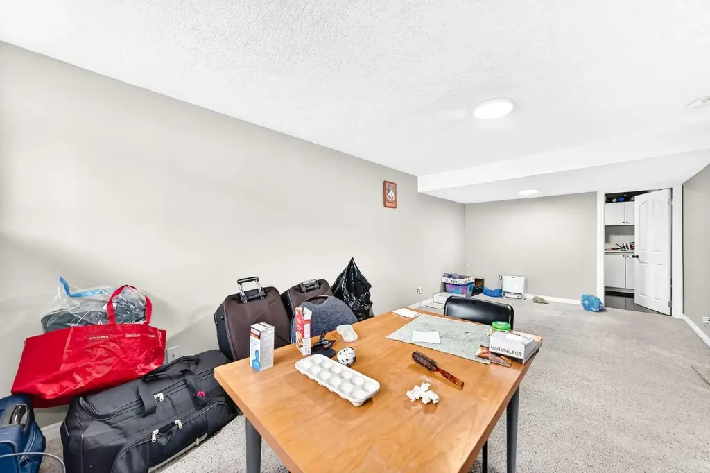 79 Castledale Way NE Calgary AB T3J 1X6