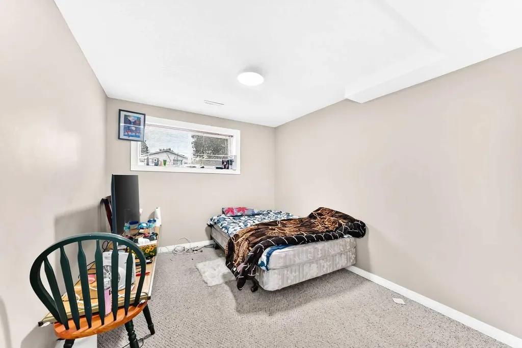 79 Castledale Way NE Calgary AB T3J 1X6